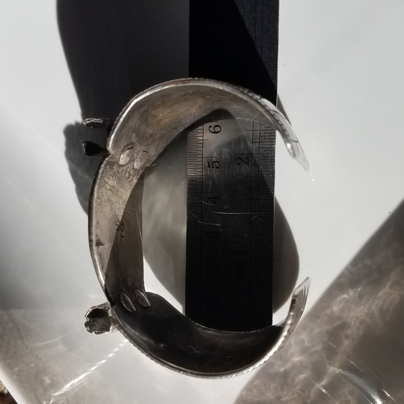 Sold Wide vintage Navajo watchband cuff - Picture 5 of 6